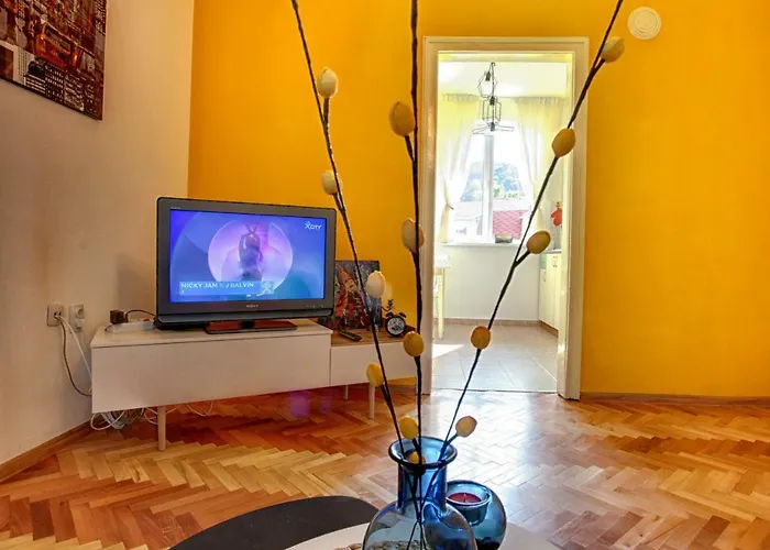 Terrace Home - Three Bedrooms City Center