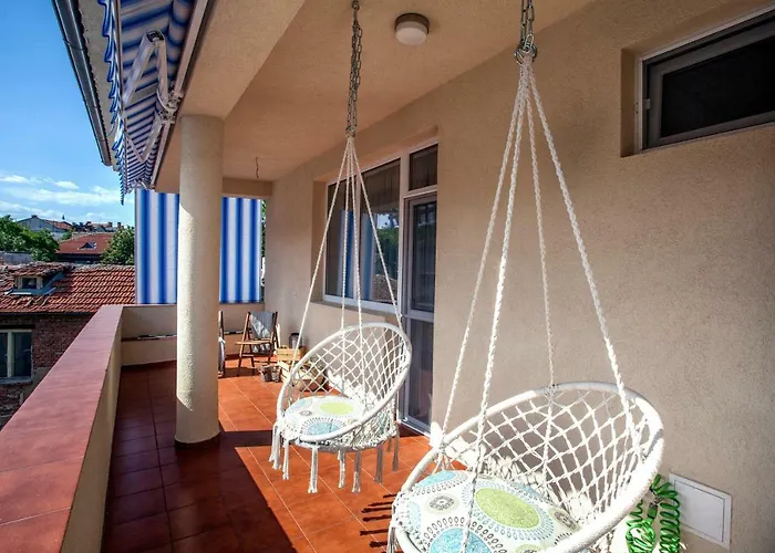 Terrace Home - Three Bedrooms City Center