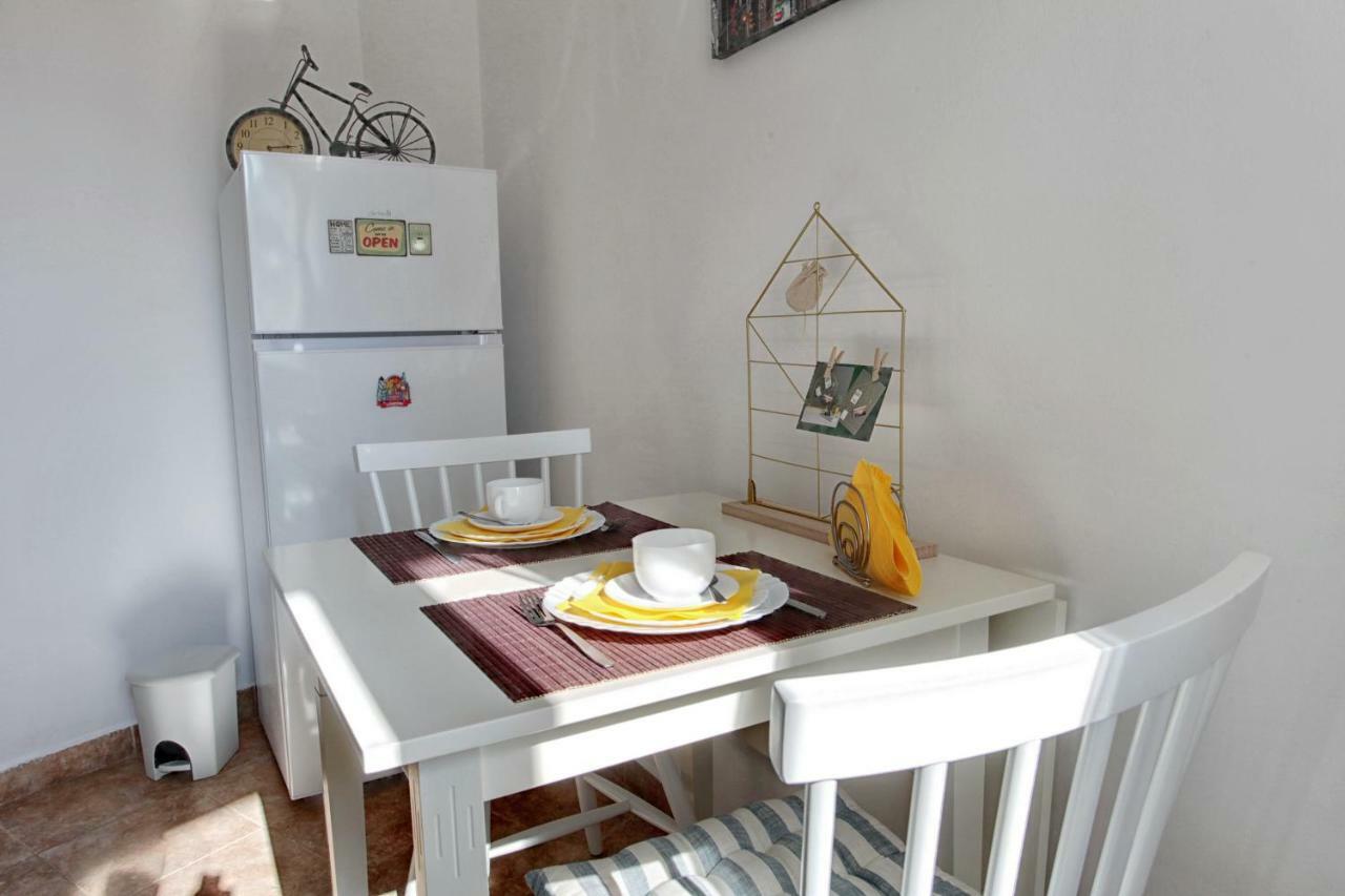Terrace - Three Bedrooms Center Apartment Plovdiv
