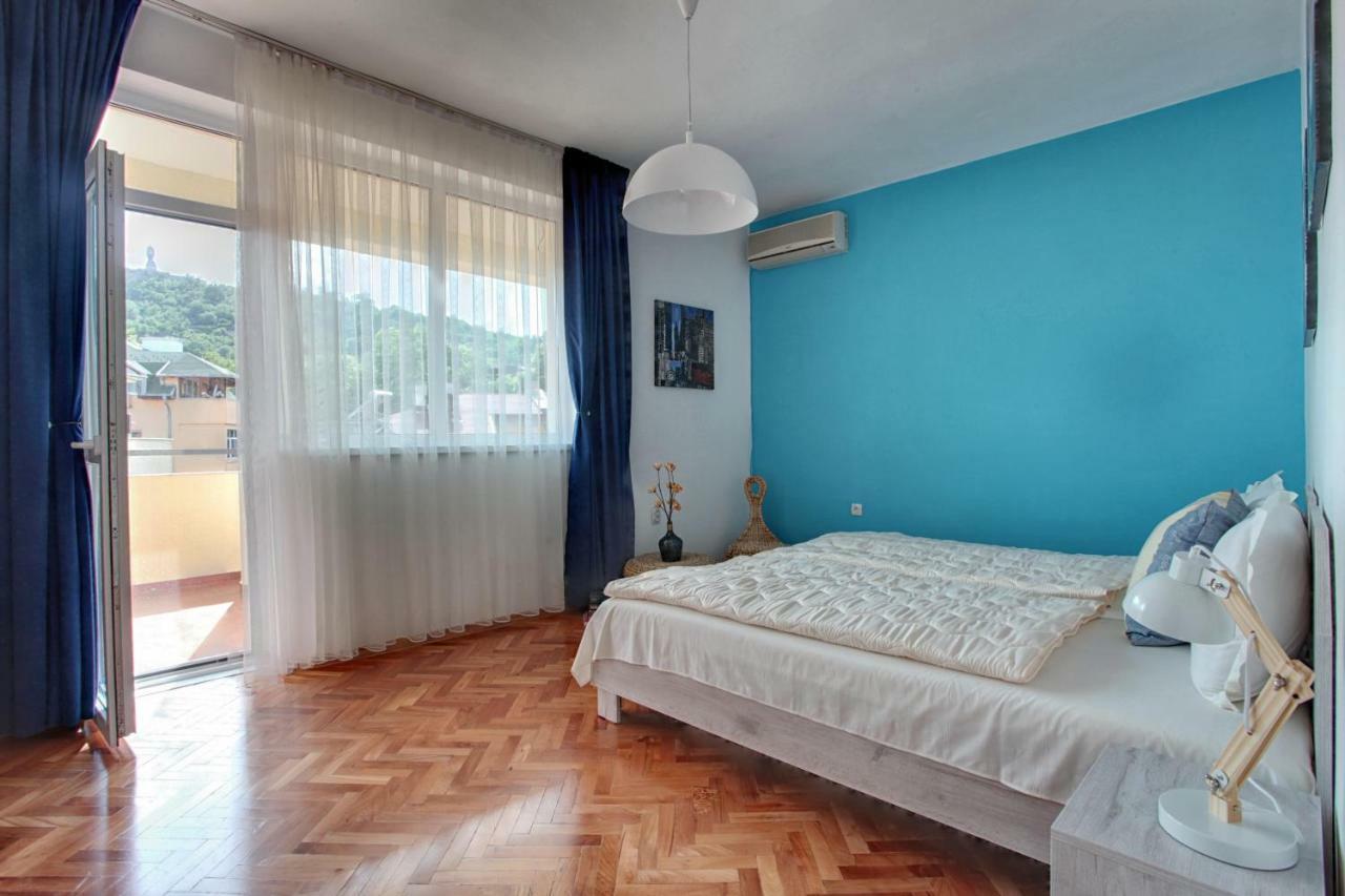 Apartment Terrace - Three Bedrooms Center