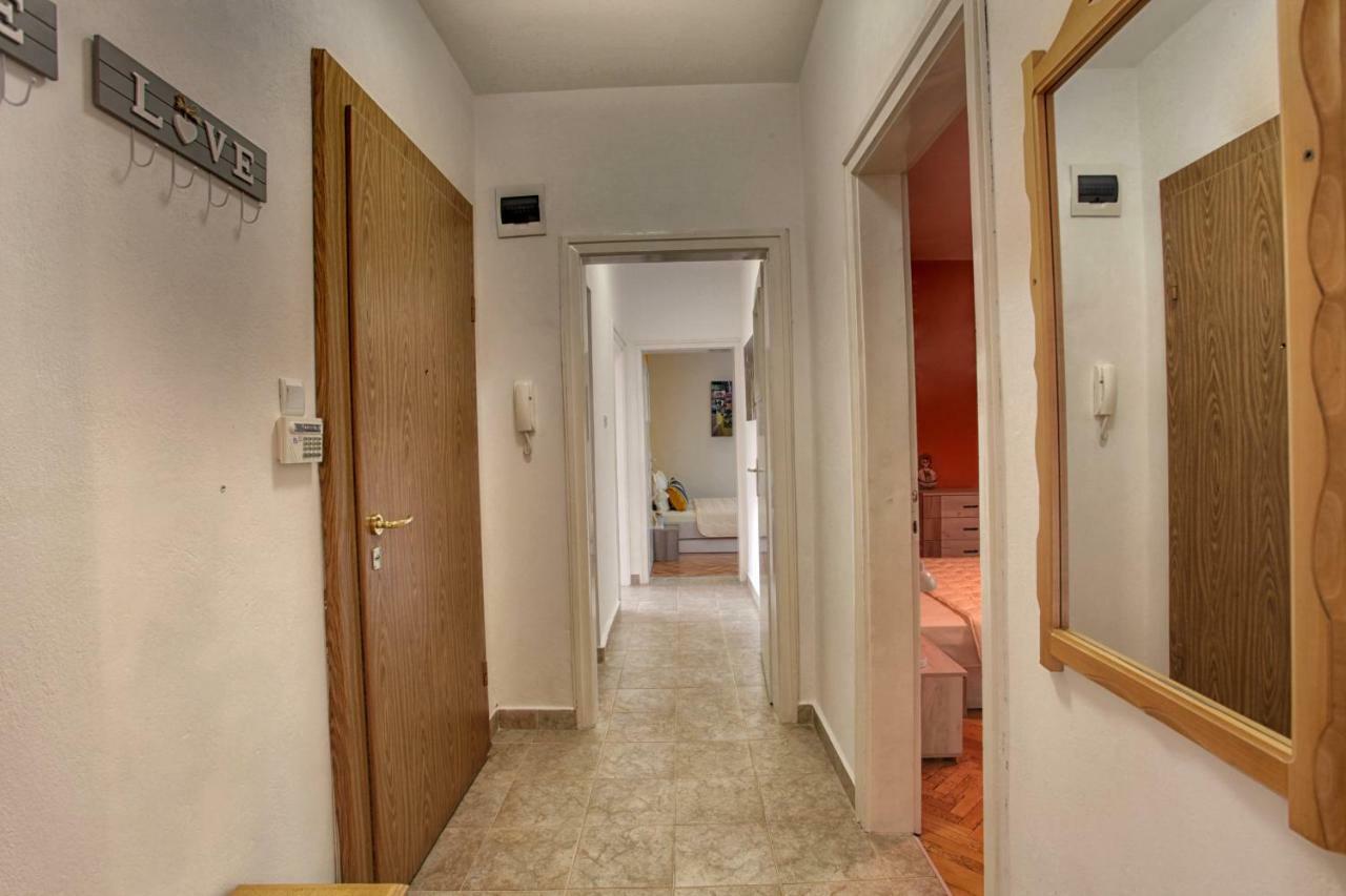 Terrace - Three Bedrooms Center *