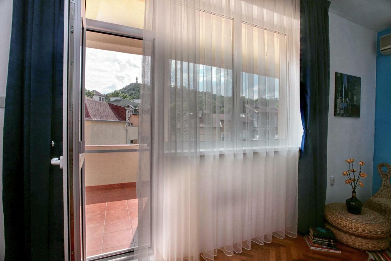 Apartment Terrace - Three Bedrooms Center *