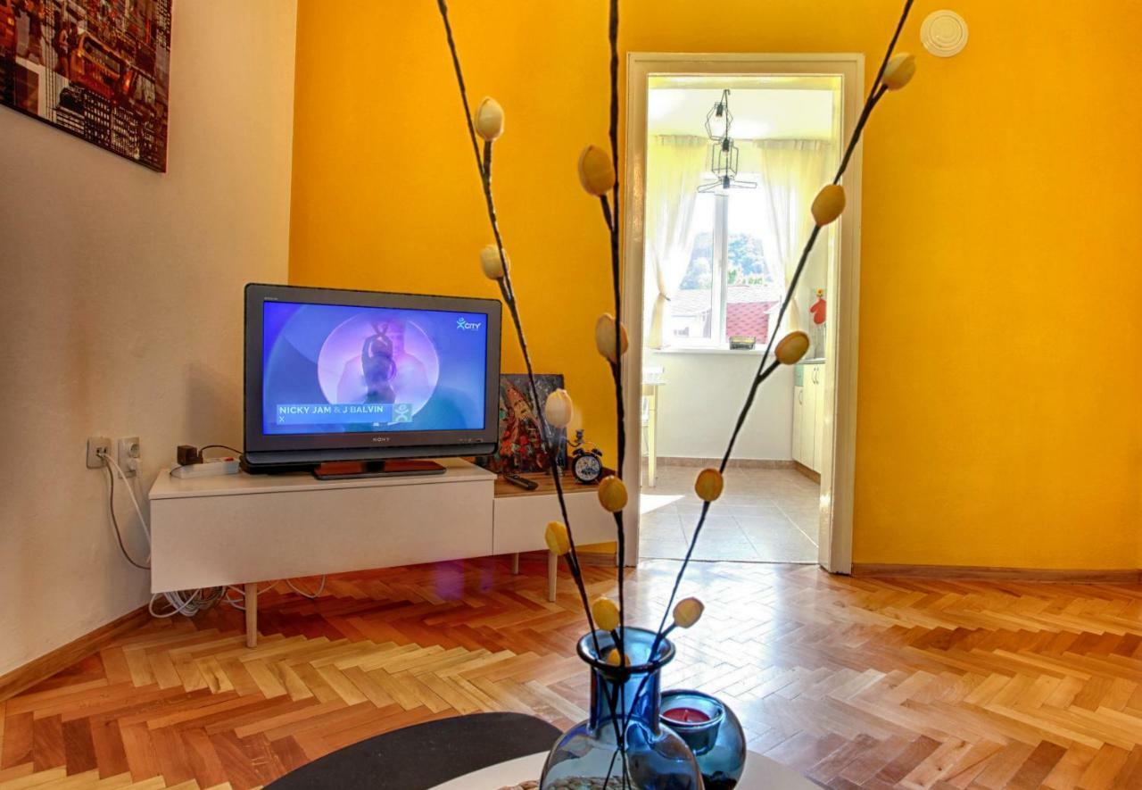 Terrace - Three Bedrooms Center